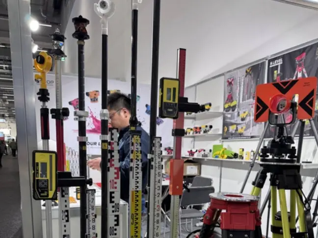 Mount Laser surveying pole